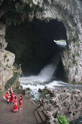 Cảnh Quang BREATHTAKING của Thác Longmen: Khám Phá Nơi Tuyệt Vời ở Longnan!