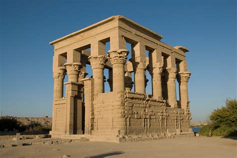  Philae Temple: Một Kiệt Tác Cổ Đại Nằm Trong Lòng Đảo Nubia